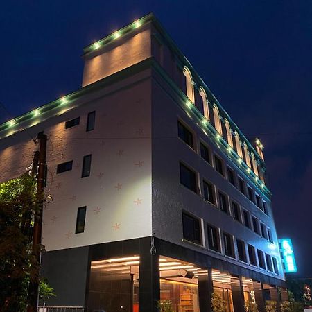 Weifeng Boutique Business Hotel - Zhanqian Branch Pingtung Kültér fotó