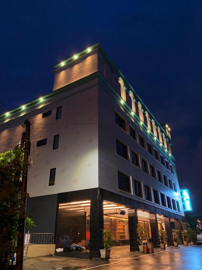 Weifeng Boutique Business Hotel - Zhanqian Branch Pingtung Kültér fotó