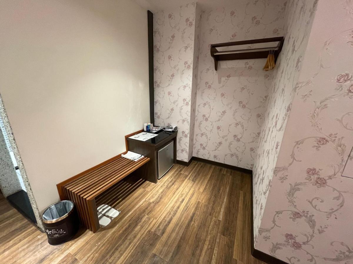 Weifeng Boutique Business Hotel - Zhanqian Branch Pingtung Kültér fotó