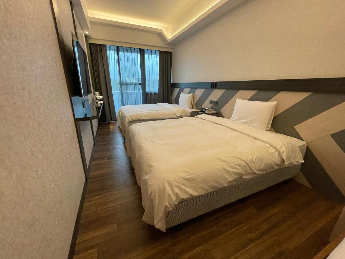 Weifeng Boutique Business Hotel - Zhanqian Branch Pingtung Kültér fotó