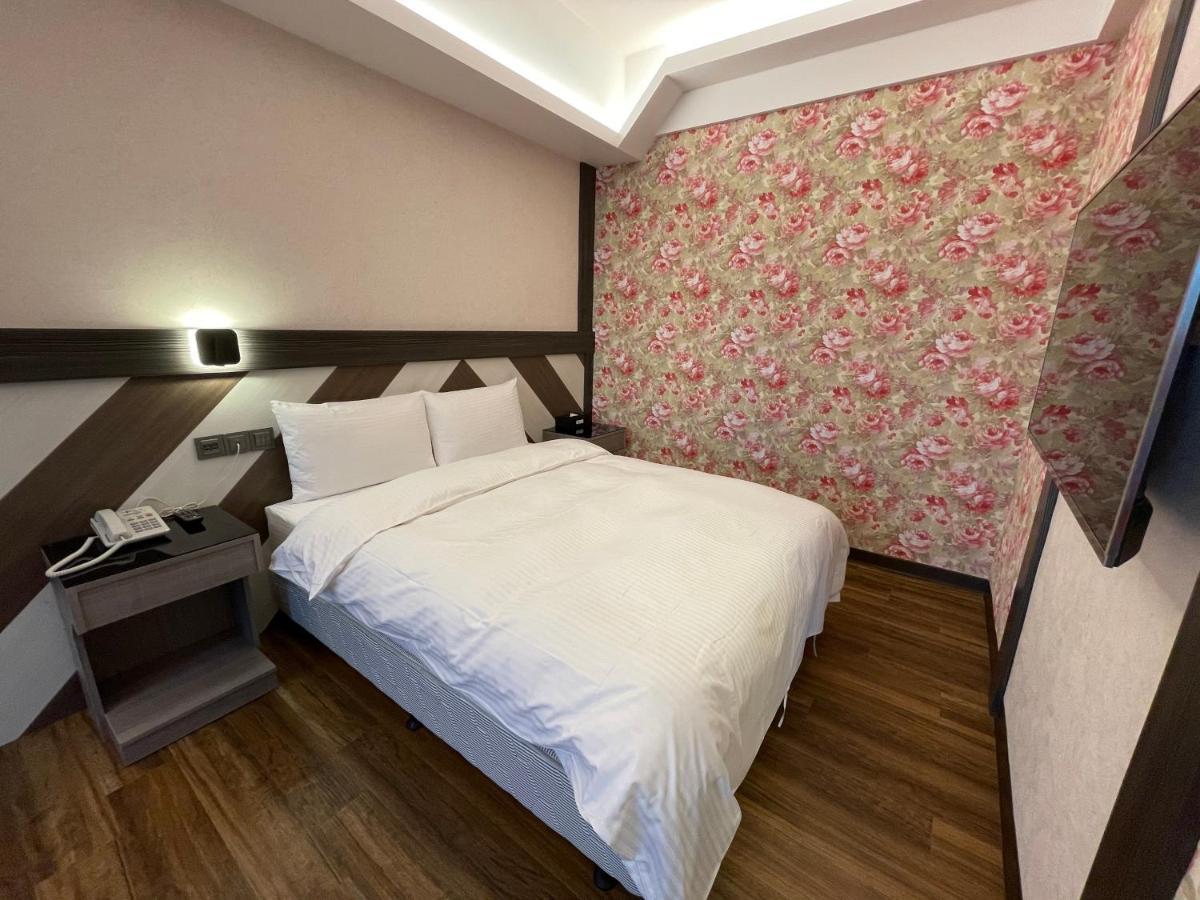 Weifeng Boutique Business Hotel - Zhanqian Branch Pingtung Kültér fotó