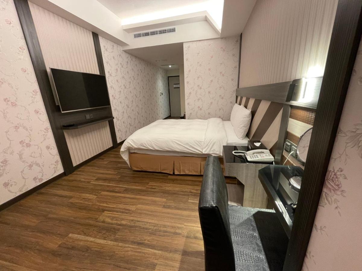 Weifeng Boutique Business Hotel - Zhanqian Branch Pingtung Kültér fotó
