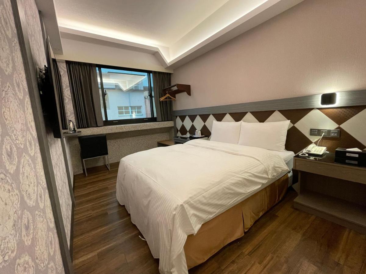 Weifeng Boutique Business Hotel - Zhanqian Branch Pingtung Kültér fotó