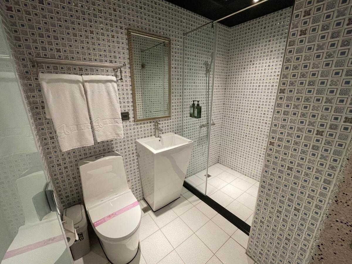 Weifeng Boutique Business Hotel - Zhanqian Branch Pingtung Kültér fotó
