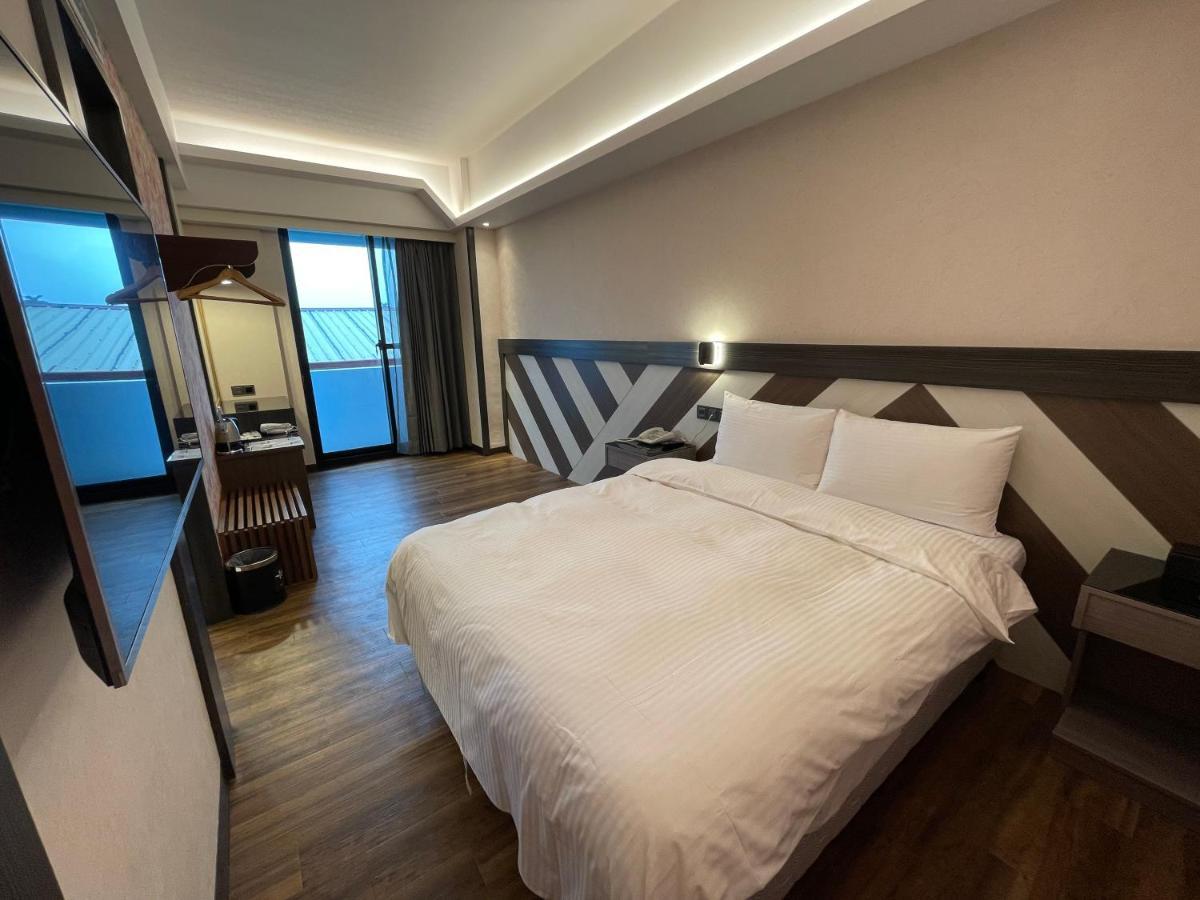 Weifeng Boutique Business Hotel - Zhanqian Branch Pingtung Kültér fotó