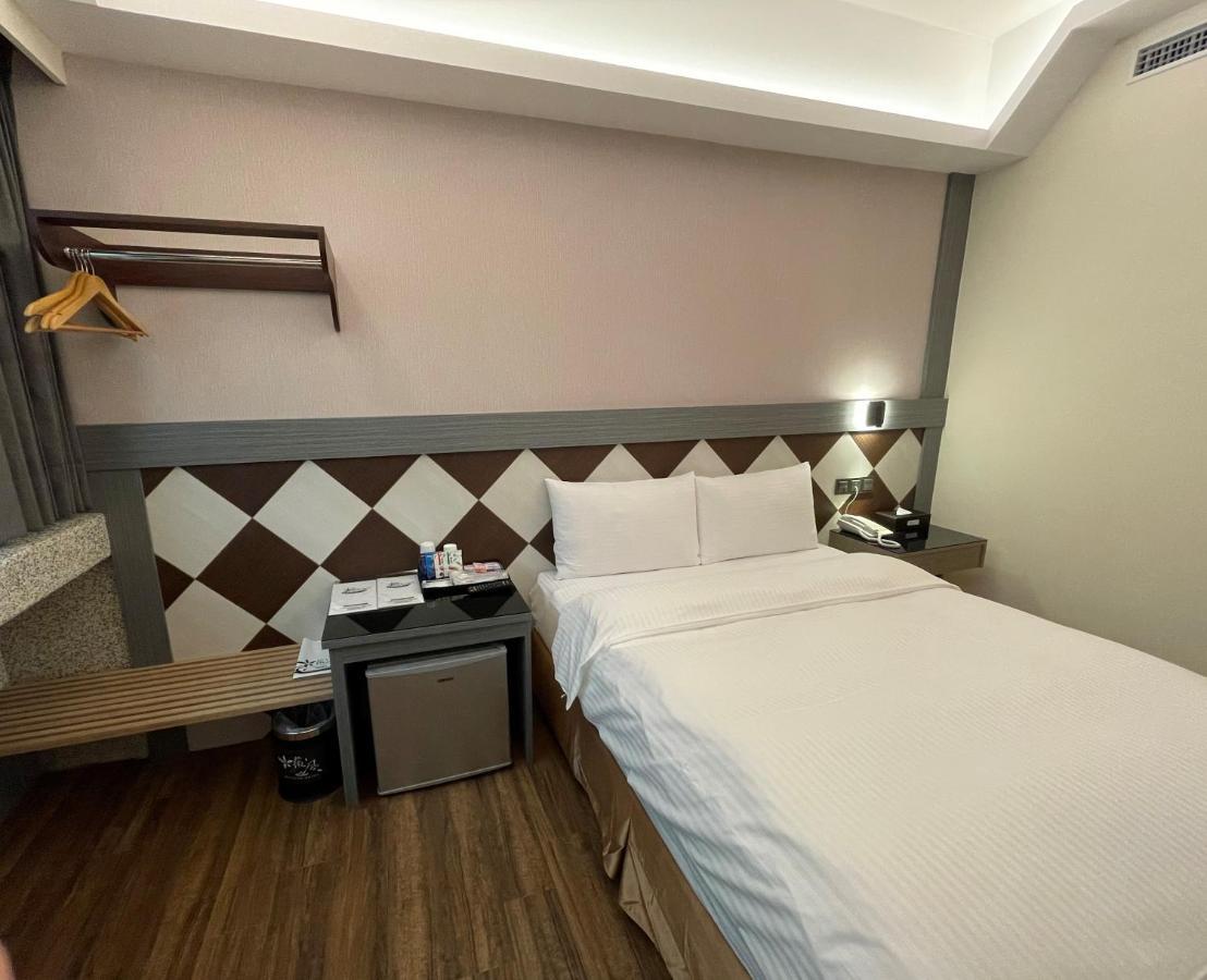 Weifeng Boutique Business Hotel - Zhanqian Branch Pingtung Kültér fotó