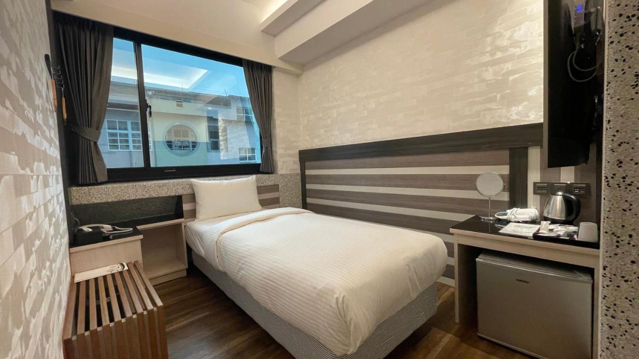 Weifeng Boutique Business Hotel - Zhanqian Branch Pingtung Kültér fotó